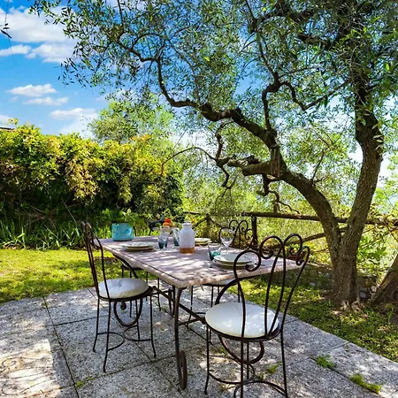 Hostdomus - Olive & Garden