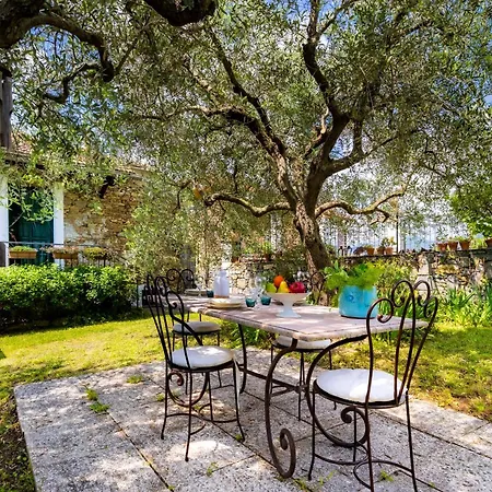 Hostdomus - Olive & Garden アパート ガルレンダ