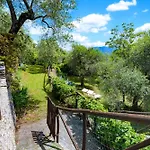 Hostdomus - Olive & Garden