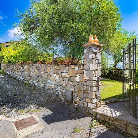 Hostdomus - Olive & Garden * 加尔伦达