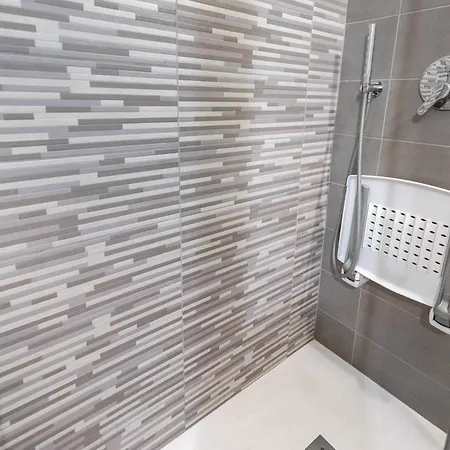 Hostdomus - Olive & Garden Appartamento