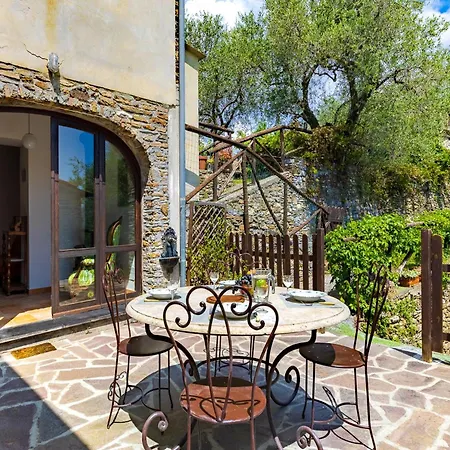 Hostdomus - Olive & Garden