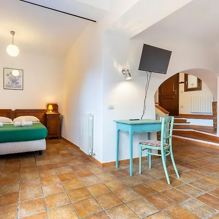 Hostdomus - Olive & Garden Appartamento